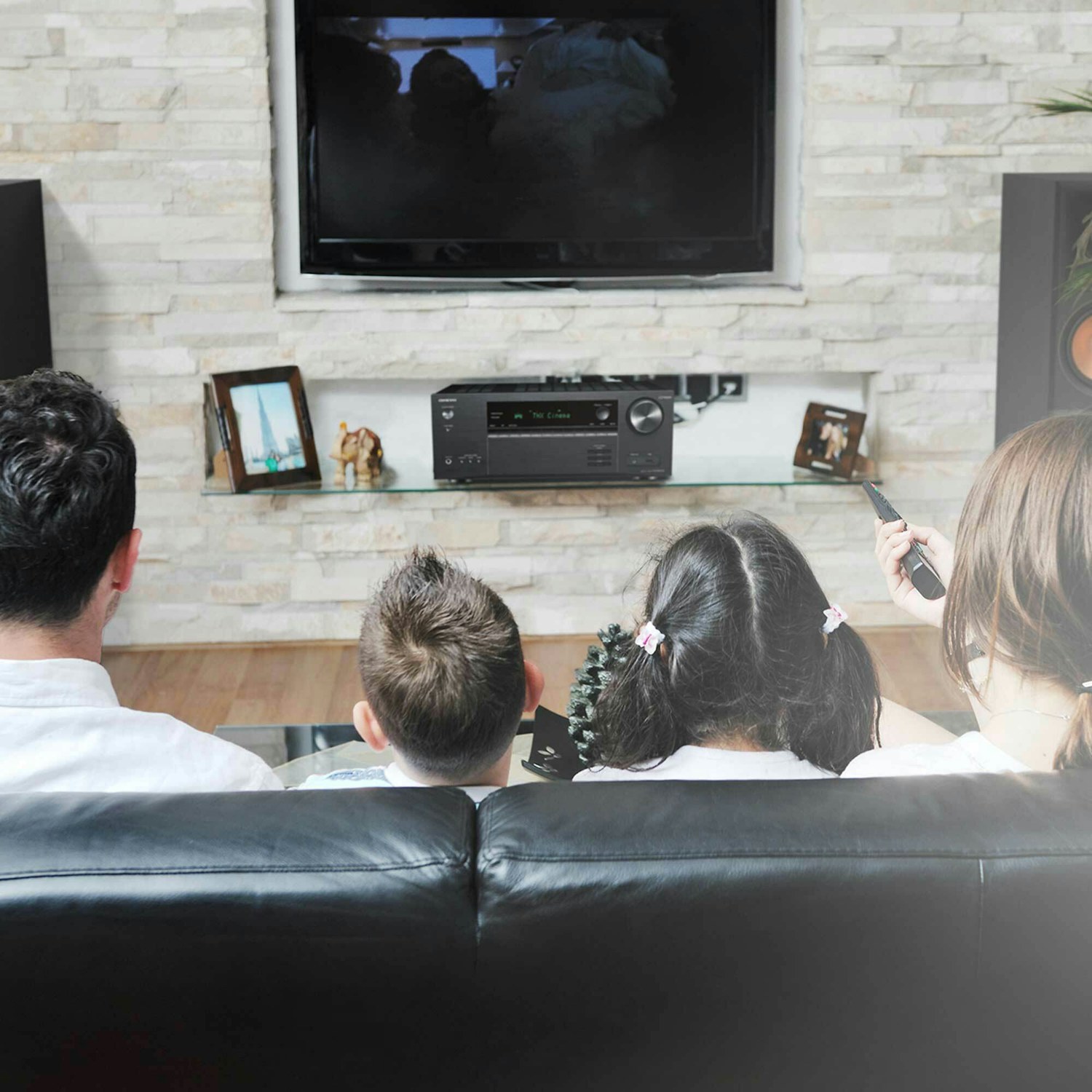 TX NR6100 Lifestyle MOBILE