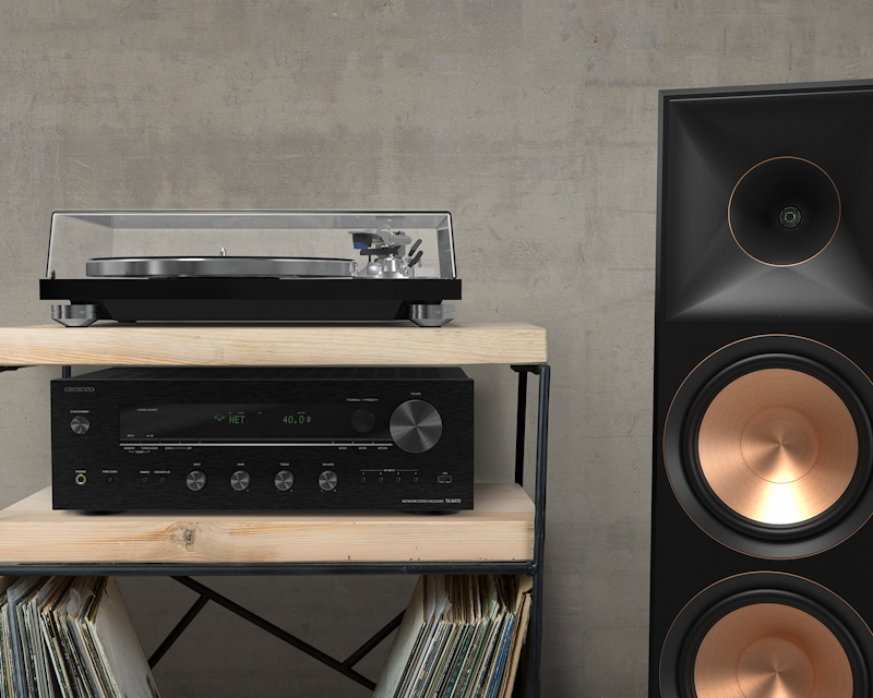 Onkyo Black TX 8470 MDC on Rack and RP 8000 F Beside 2000x1333